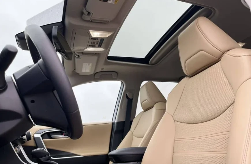 Toyota RAV4 Hybrid Panoramic Sunroof